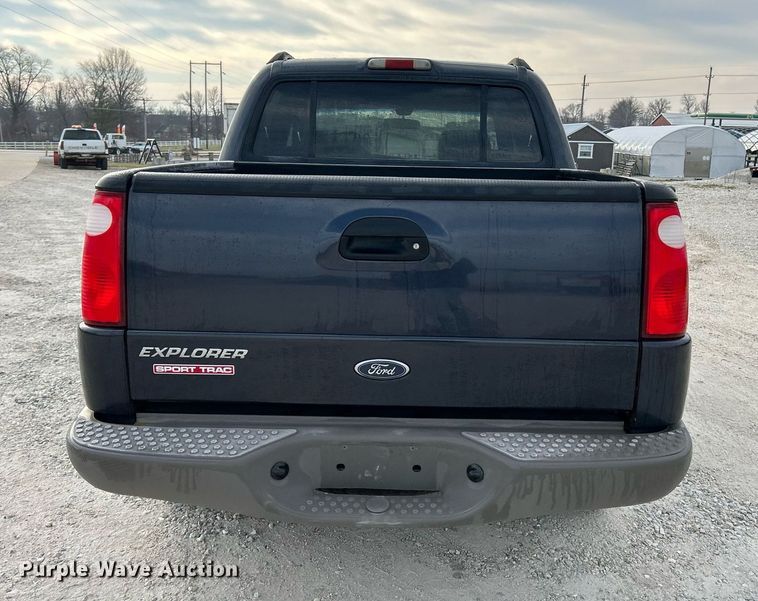 image for item NE9694 2001 Ford Explorer Sport Trac SUV