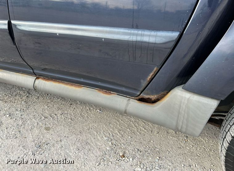 image for item NE9694 2001 Ford Explorer Sport Trac SUV