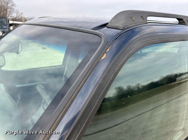 image for item NE9694 2001 Ford Explorer Sport Trac SUV