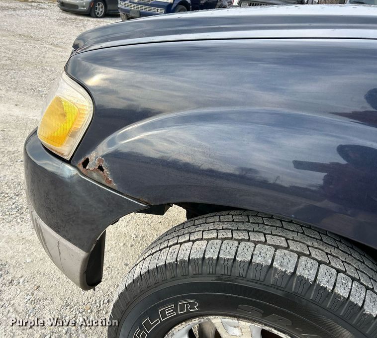 image for item NE9694 2001 Ford Explorer Sport Trac SUV