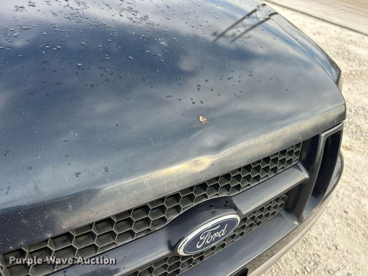 image for item NE9694 2001 Ford Explorer Sport Trac SUV