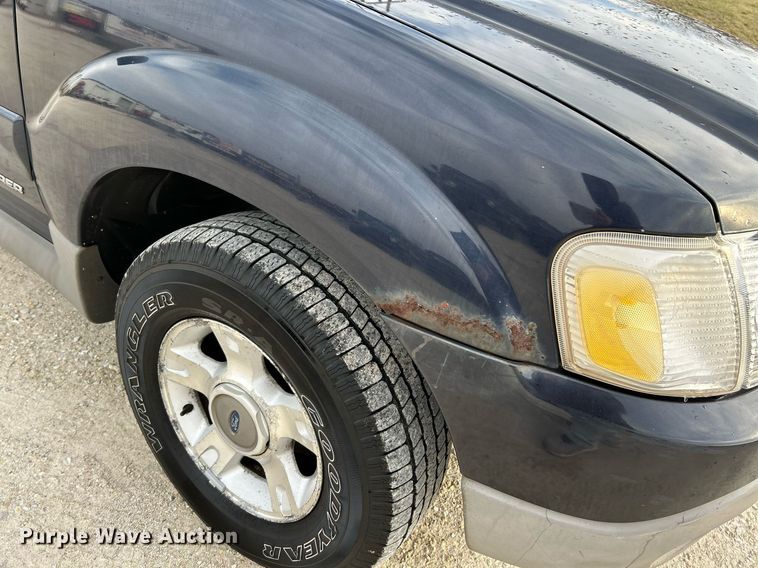 image for item NE9694 2001 Ford Explorer Sport Trac SUV