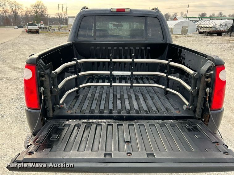 image for item NE9694 2001 Ford Explorer Sport Trac SUV