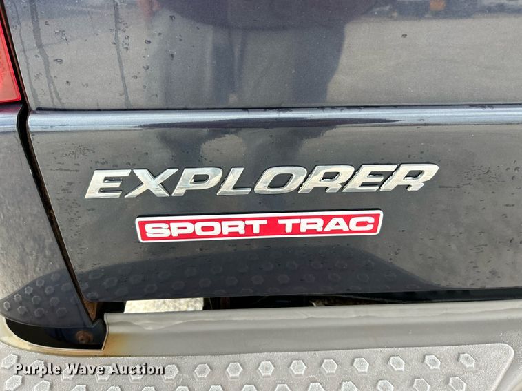 image for item NE9694 2001 Ford Explorer Sport Trac SUV