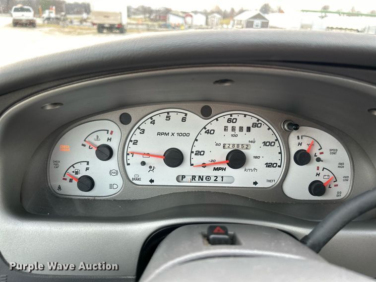 image for item NE9694 2001 Ford Explorer Sport Trac SUV