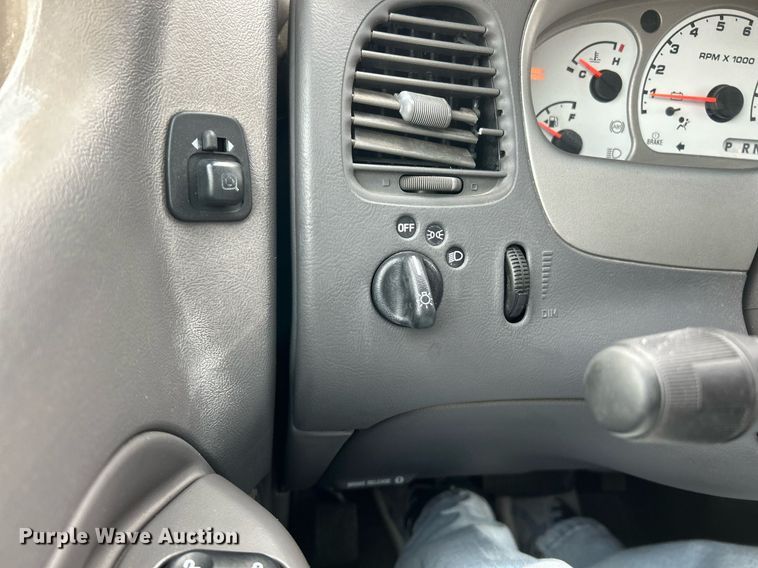 image for item NE9694 2001 Ford Explorer Sport Trac SUV