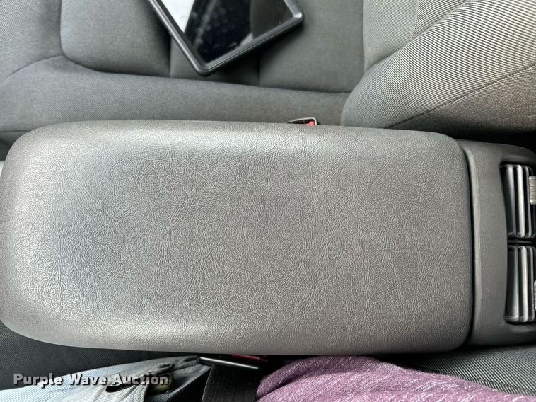 image for item NE9694 2001 Ford Explorer Sport Trac SUV