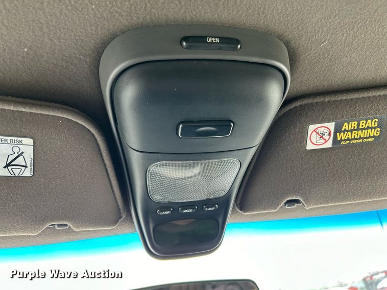 image for item NE9694 2001 Ford Explorer Sport Trac SUV