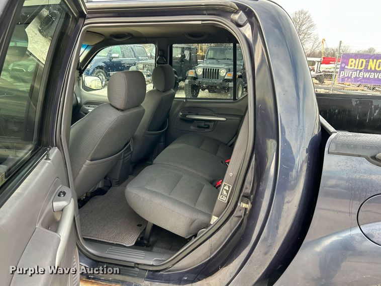 image for item NE9694 2001 Ford Explorer Sport Trac SUV