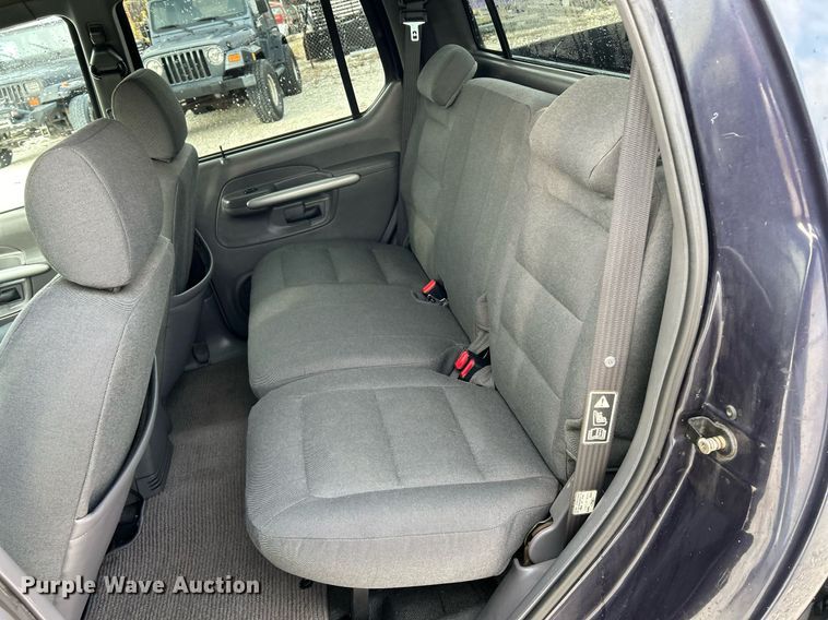 image for item NE9694 2001 Ford Explorer Sport Trac SUV