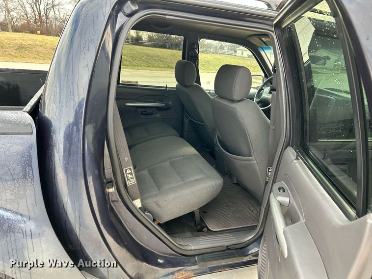 image for item NE9694 2001 Ford Explorer Sport Trac SUV