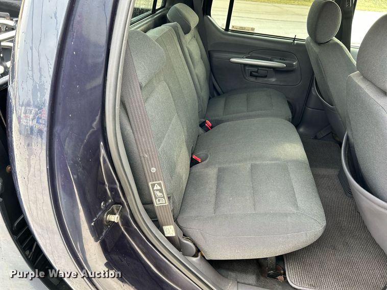 image for item NE9694 2001 Ford Explorer Sport Trac SUV