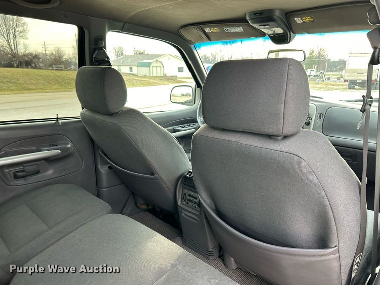 image for item NE9694 2001 Ford Explorer Sport Trac SUV