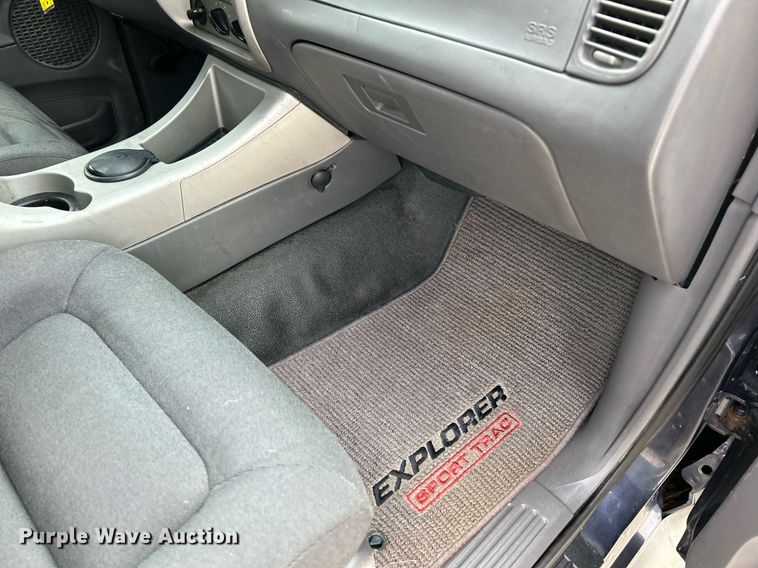 image for item NE9694 2001 Ford Explorer Sport Trac SUV