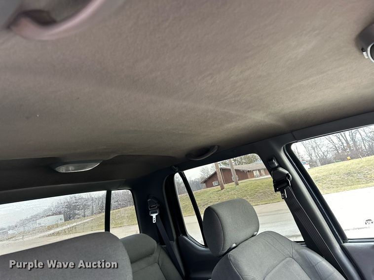 image for item NE9694 2001 Ford Explorer Sport Trac SUV