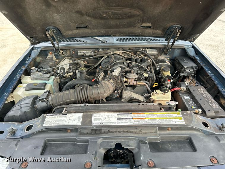 image for item NE9694 2001 Ford Explorer Sport Trac SUV