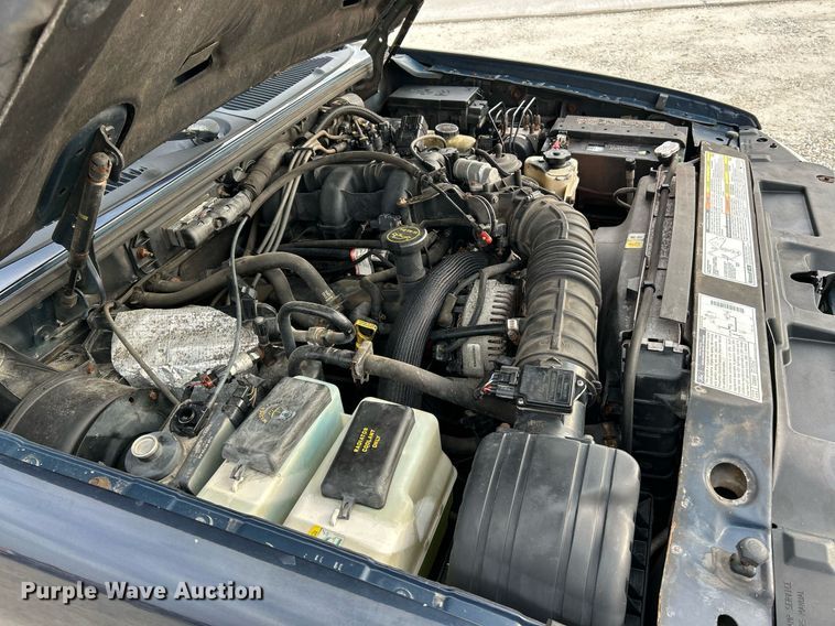 image for item NE9694 2001 Ford Explorer Sport Trac SUV