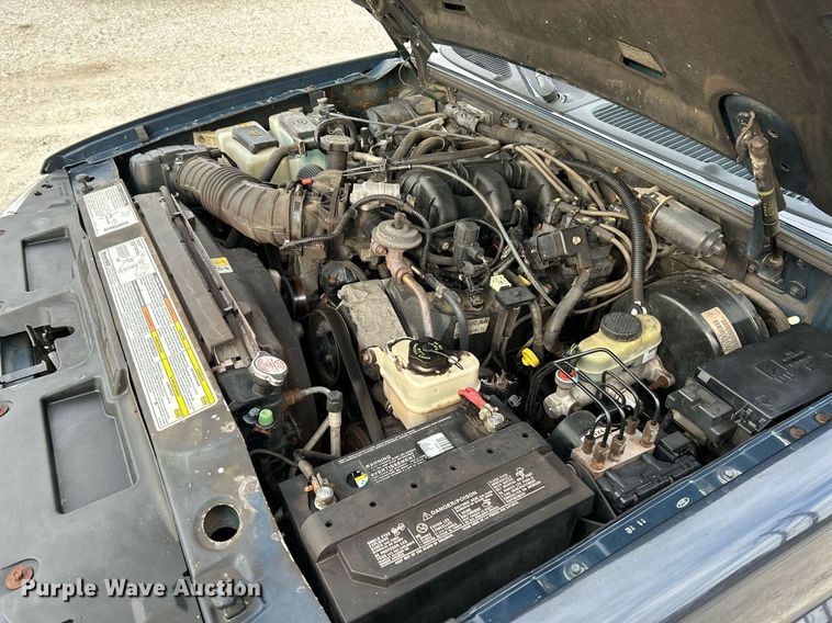 image for item NE9694 2001 Ford Explorer Sport Trac SUV