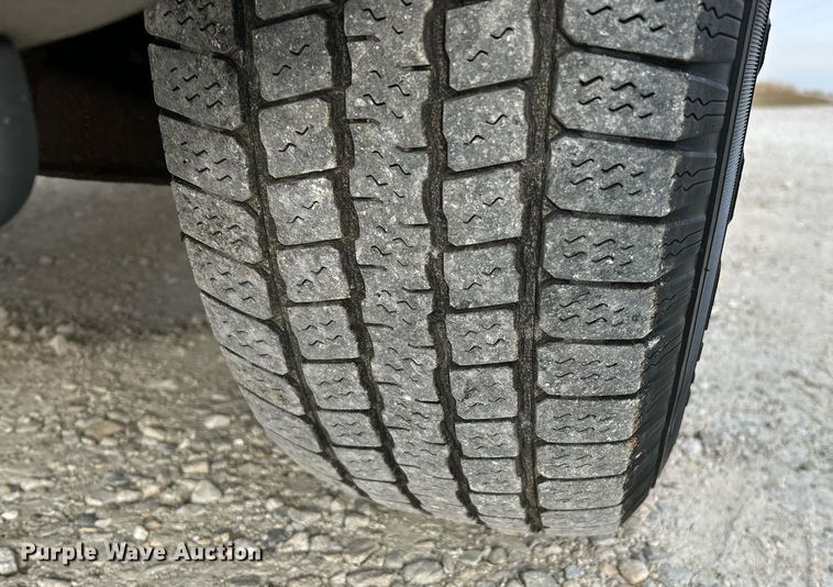 image for item NE9694 2001 Ford Explorer Sport Trac SUV