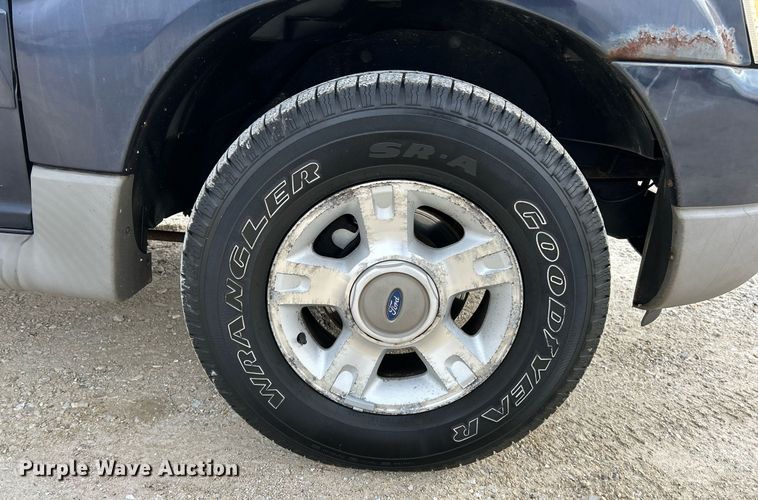 image for item NE9694 2001 Ford Explorer Sport Trac SUV