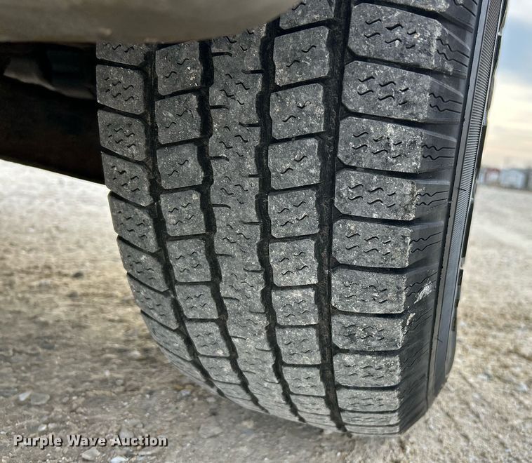 image for item NE9694 2001 Ford Explorer Sport Trac SUV