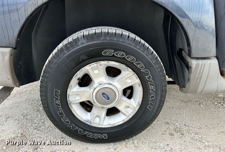 image for item NE9694 2001 Ford Explorer Sport Trac SUV