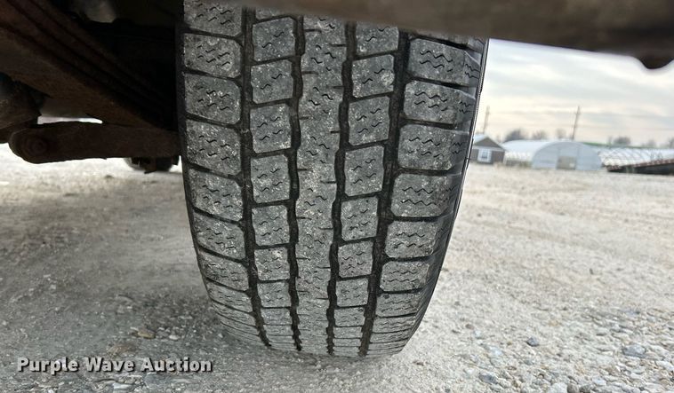 image for item NE9694 2001 Ford Explorer Sport Trac SUV