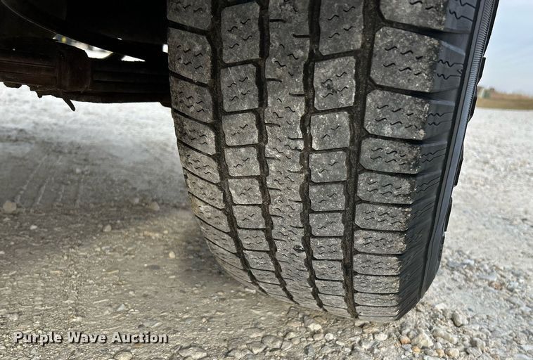 image for item NE9694 2001 Ford Explorer Sport Trac SUV