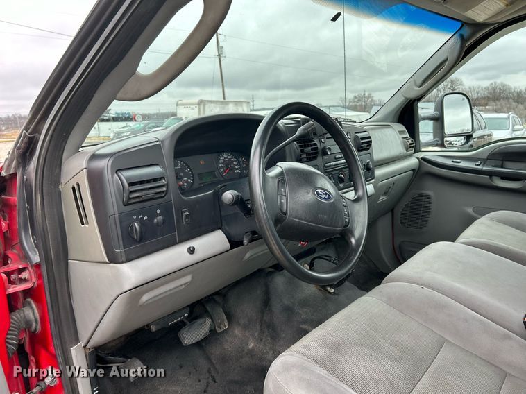 image for item NE9709 2006 Ford F550 Super Duty XLT  rollback truck