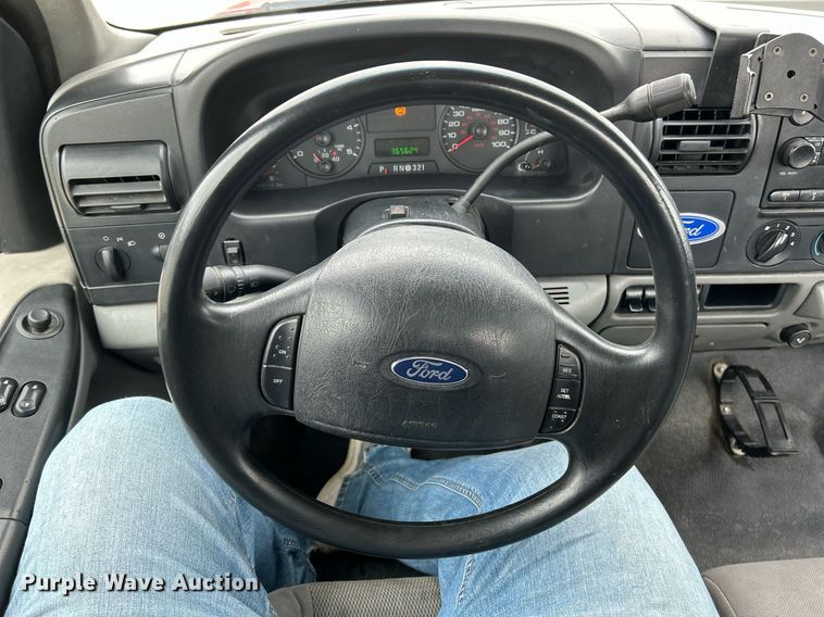 image for item NE9709 2006 Ford F550 Super Duty XLT  rollback truck