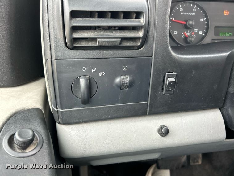 image for item NE9709 2006 Ford F550 Super Duty XLT  rollback truck