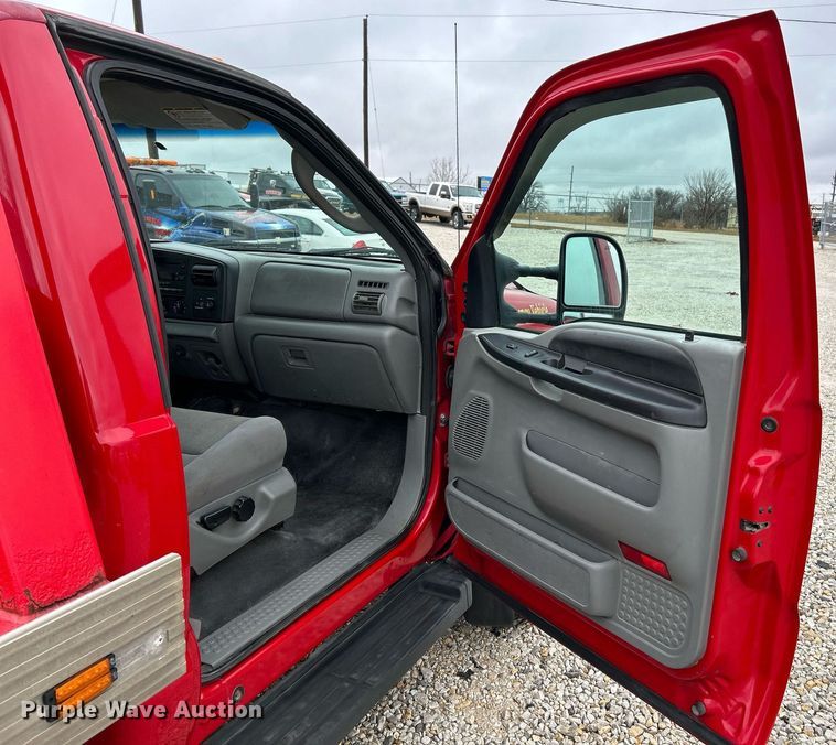 image for item NE9709 2006 Ford F550 Super Duty XLT  rollback truck