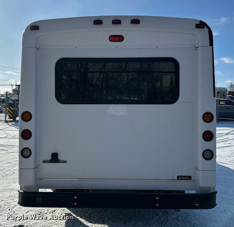 image for item NE9726 2015 Ford E450 Super Duty shuttle bus