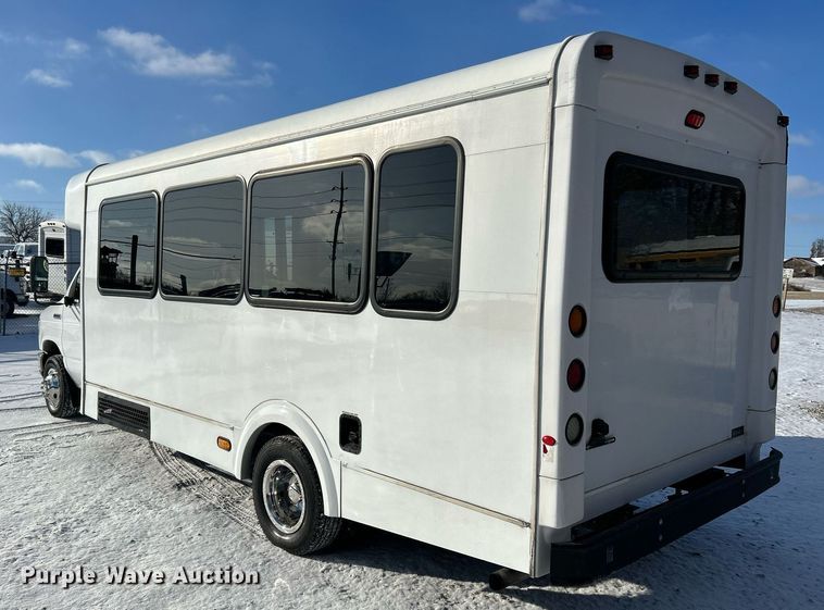 image for item NE9726 2015 Ford E450 Super Duty shuttle bus