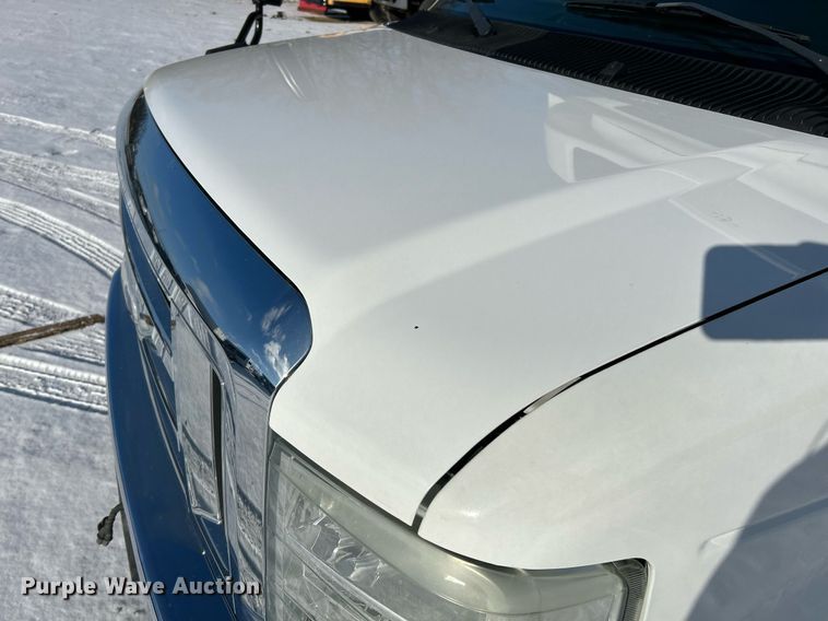 image for item NE9726 2015 Ford E450 Super Duty shuttle bus