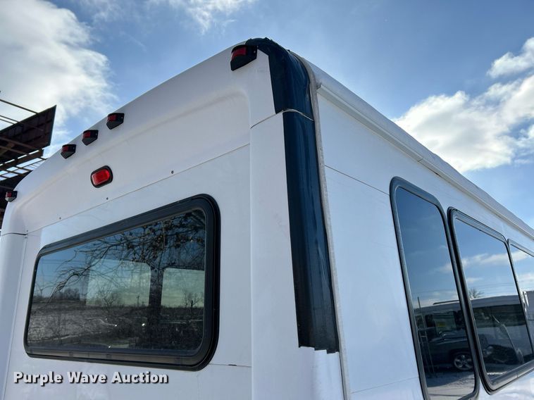 image for item NE9726 2015 Ford E450 Super Duty shuttle bus