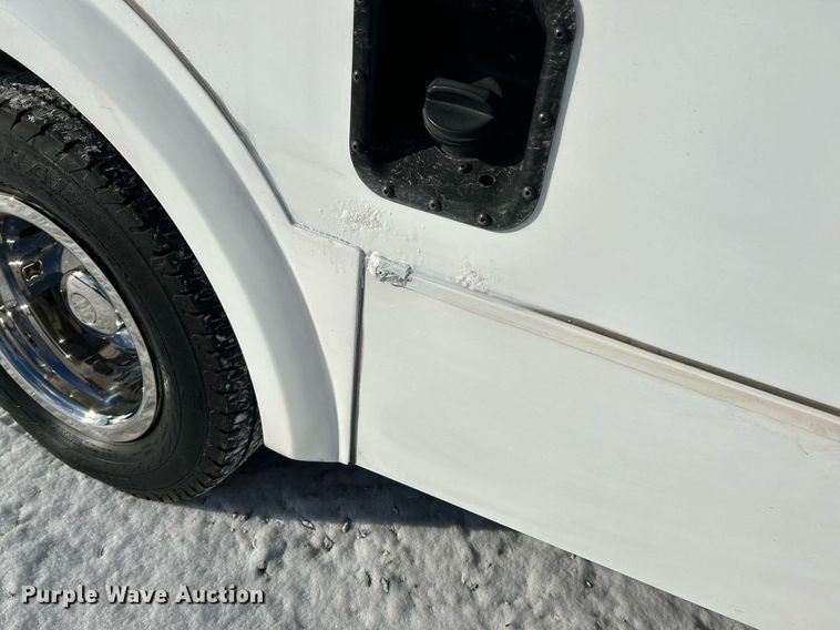 image for item NE9726 2015 Ford E450 Super Duty shuttle bus