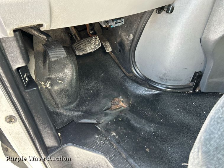 image for item NE9726 2015 Ford E450 Super Duty shuttle bus