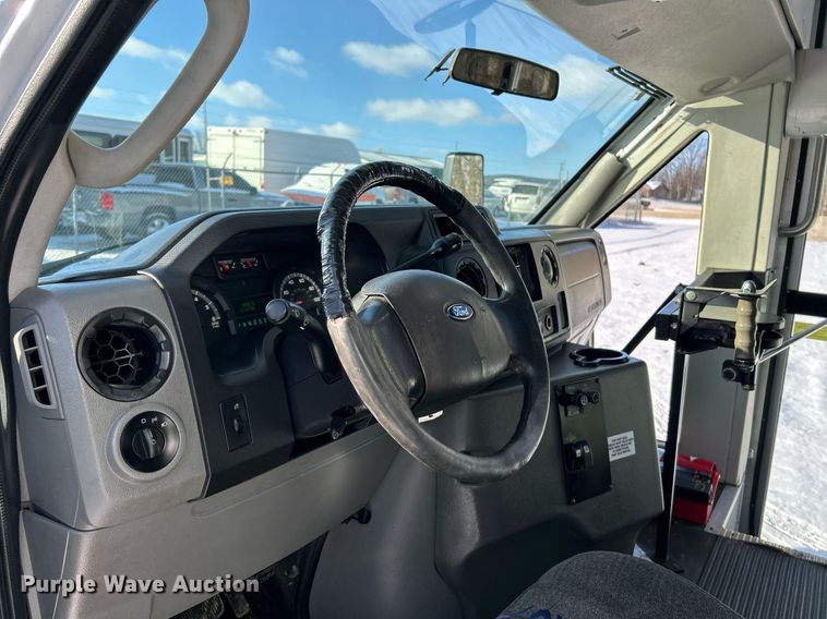 image for item NE9726 2015 Ford E450 Super Duty shuttle bus