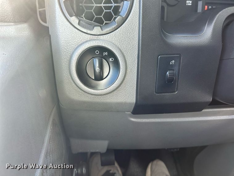 image for item NE9726 2015 Ford E450 Super Duty shuttle bus