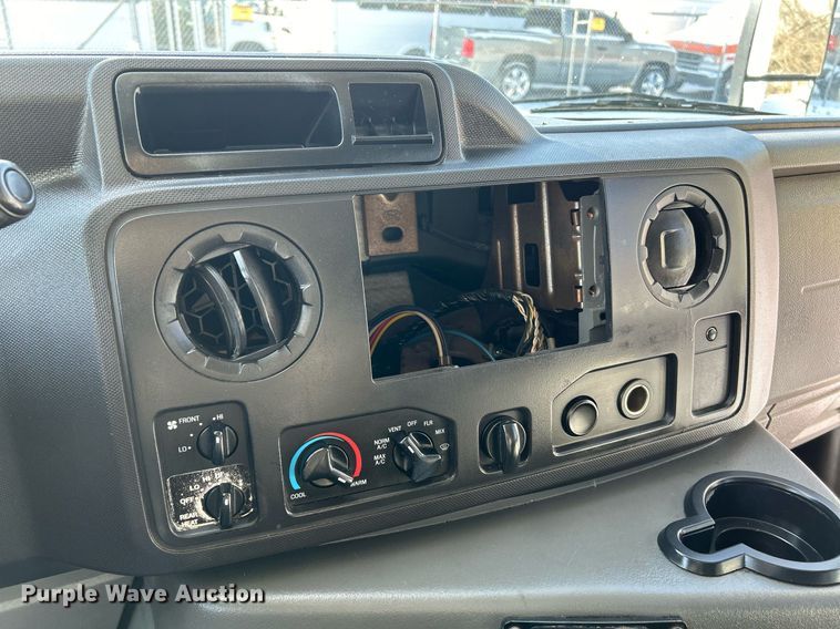 image for item NE9726 2015 Ford E450 Super Duty shuttle bus