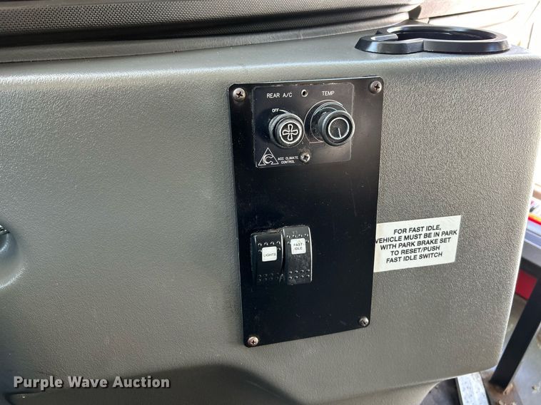 image for item NE9726 2015 Ford E450 Super Duty shuttle bus