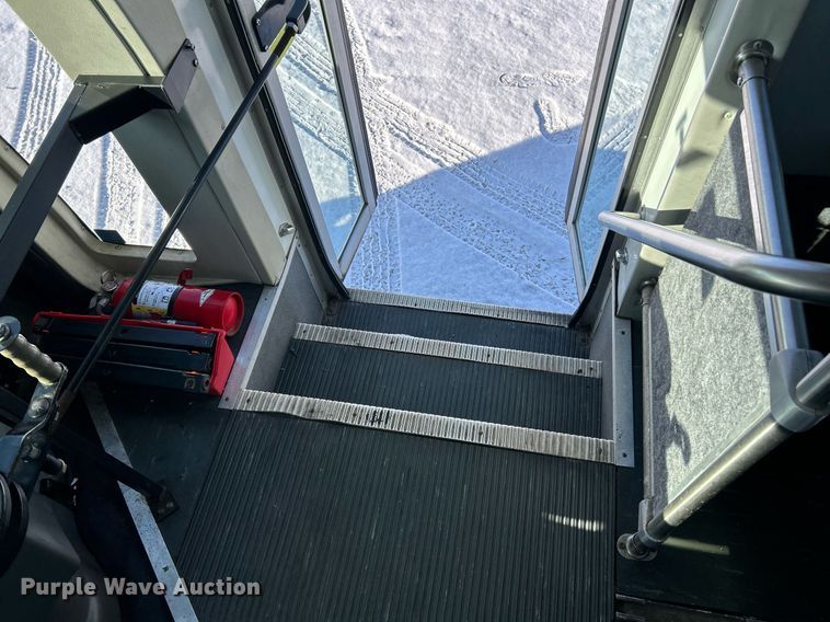 image for item NE9726 2015 Ford E450 Super Duty shuttle bus