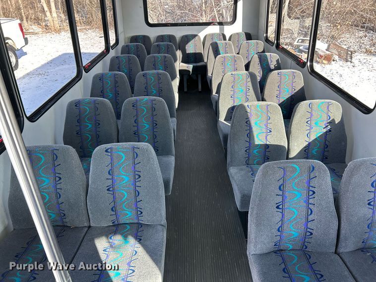 image for item NE9726 2015 Ford E450 Super Duty shuttle bus