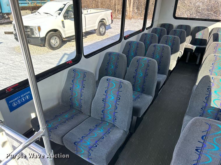 image for item NE9726 2015 Ford E450 Super Duty shuttle bus