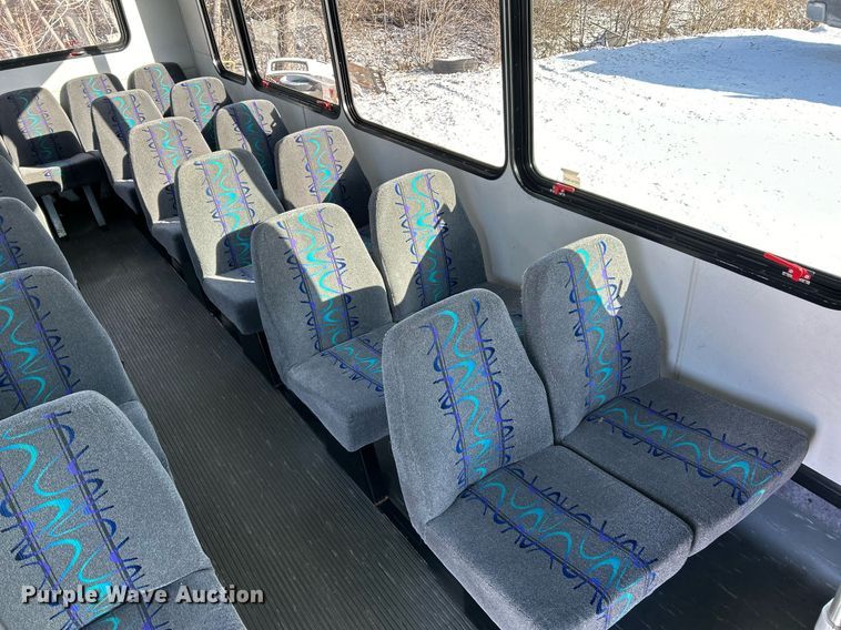 image for item NE9726 2015 Ford E450 Super Duty shuttle bus