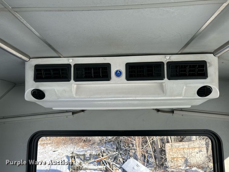image for item NE9726 2015 Ford E450 Super Duty shuttle bus