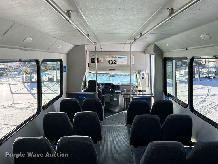 image for item NE9726 2015 Ford E450 Super Duty shuttle bus