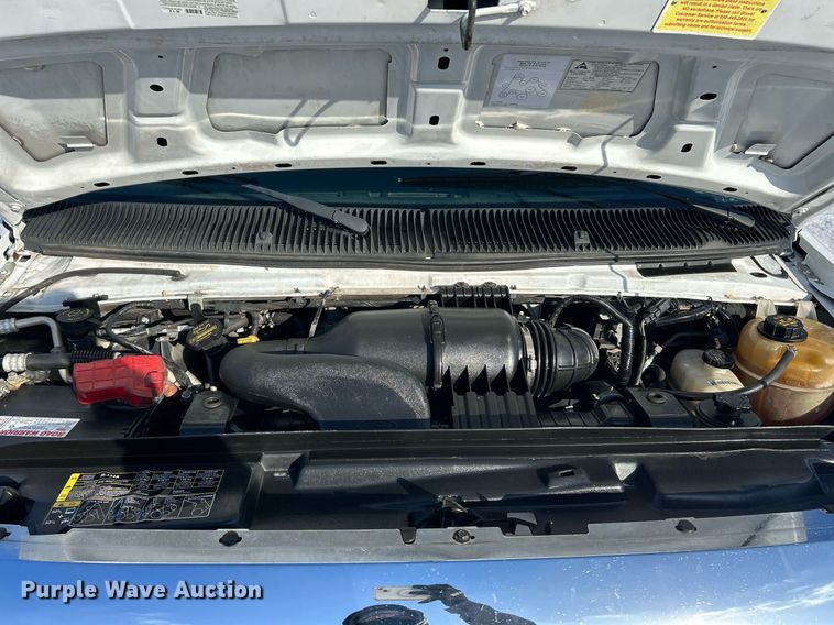 image for item NE9726 2015 Ford E450 Super Duty shuttle bus