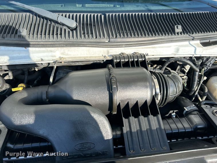 image for item NE9726 2015 Ford E450 Super Duty shuttle bus